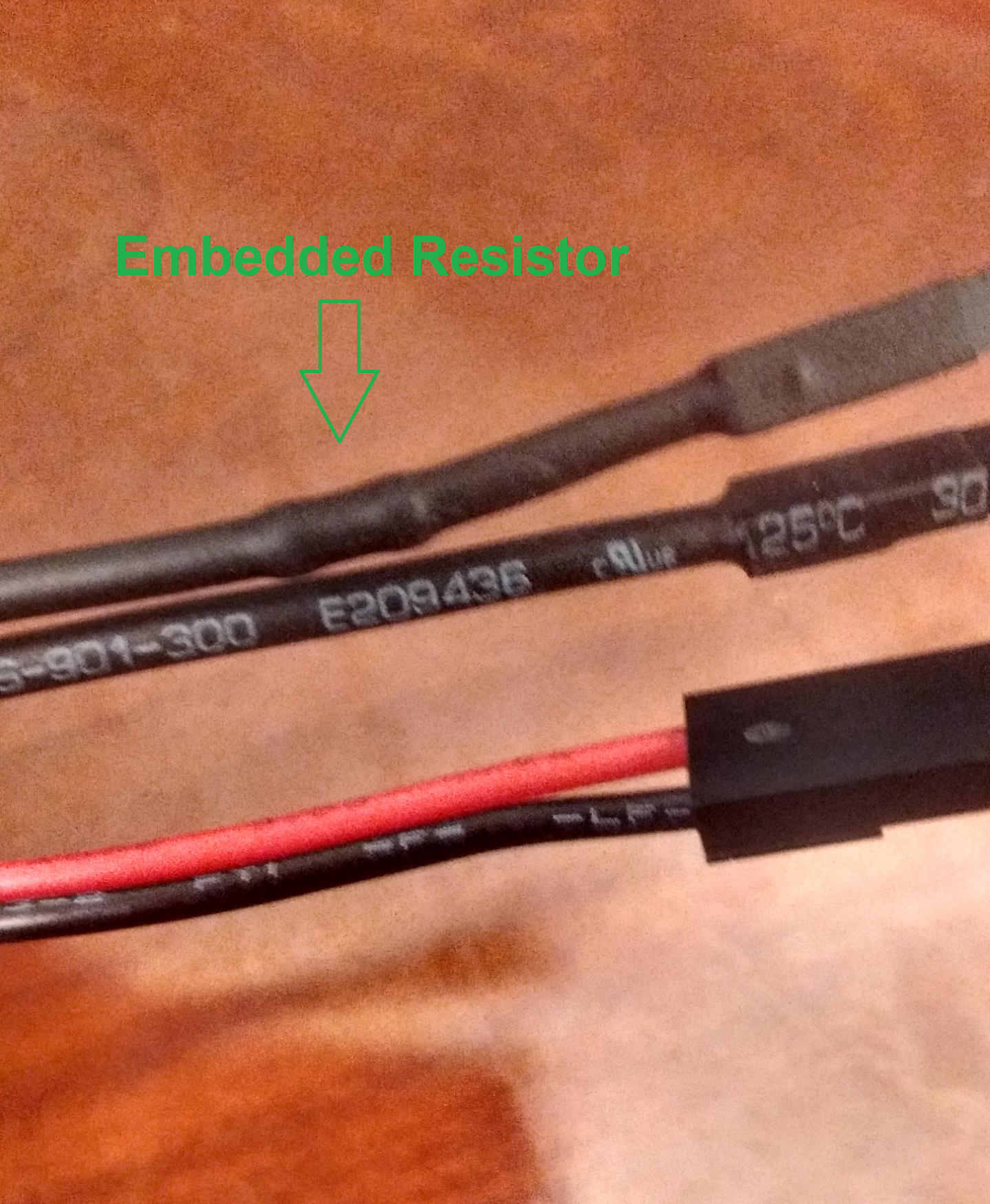 different_ends_of_the_twisted_wires_with_label.png